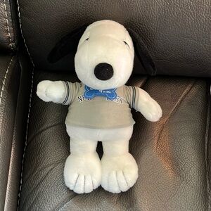 Snoopy stuffed animal with snoopy met life tee